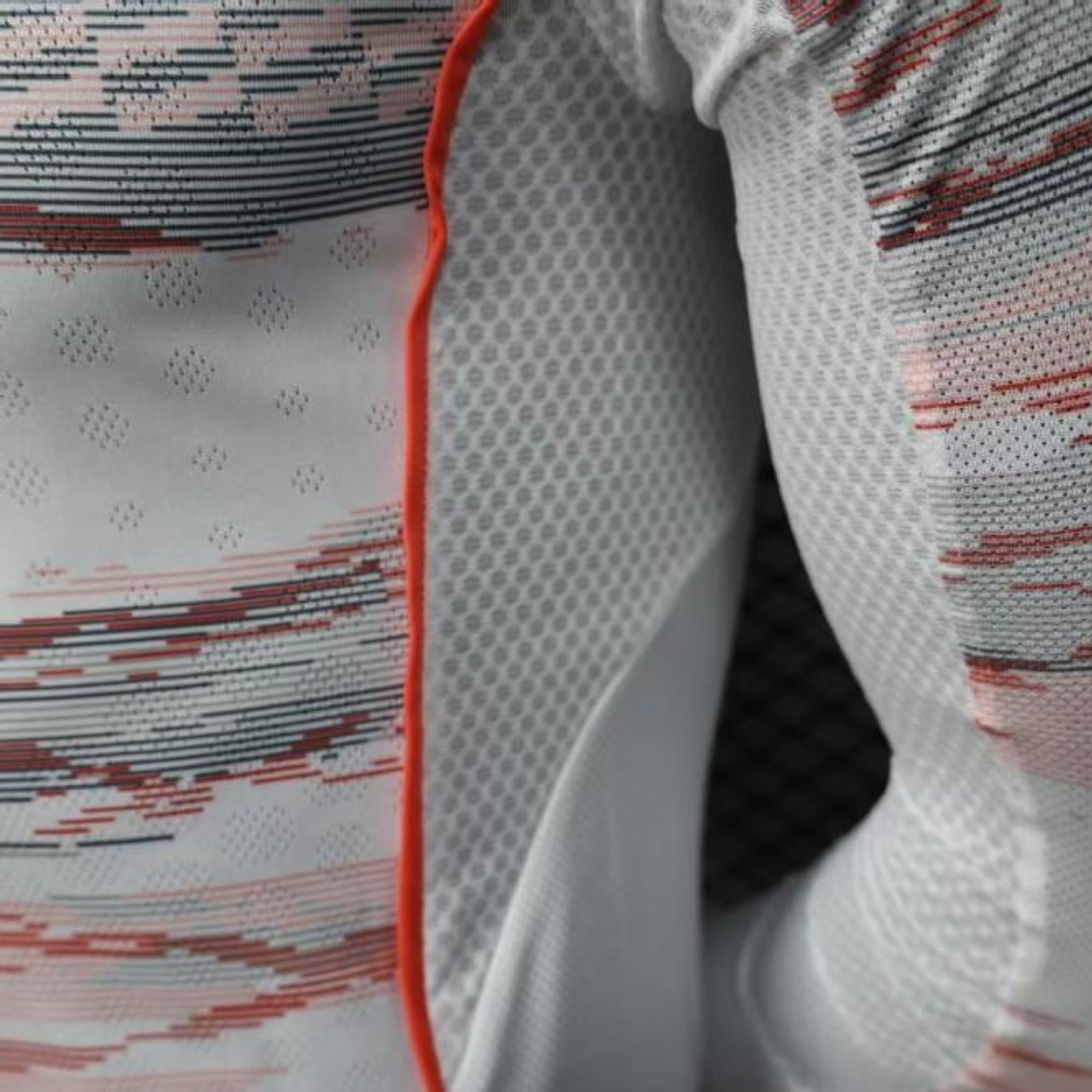 Bayern Munique Alternativa 25/26 - Manga Comprida - Versão Jogador